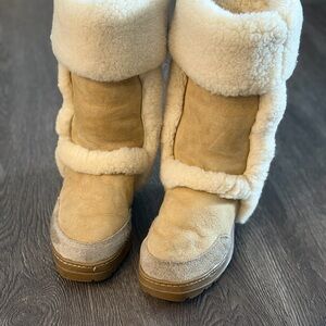 Koolaburra Tan Sheepskin-Lined Boot Interior Mens 6 Womens 7.5